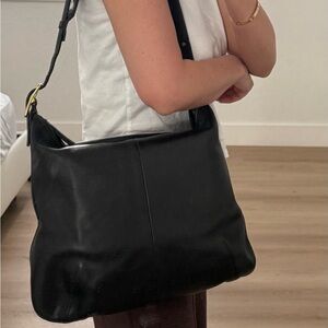 Vintage Coach Elegant Black Leather Shoulder Bag